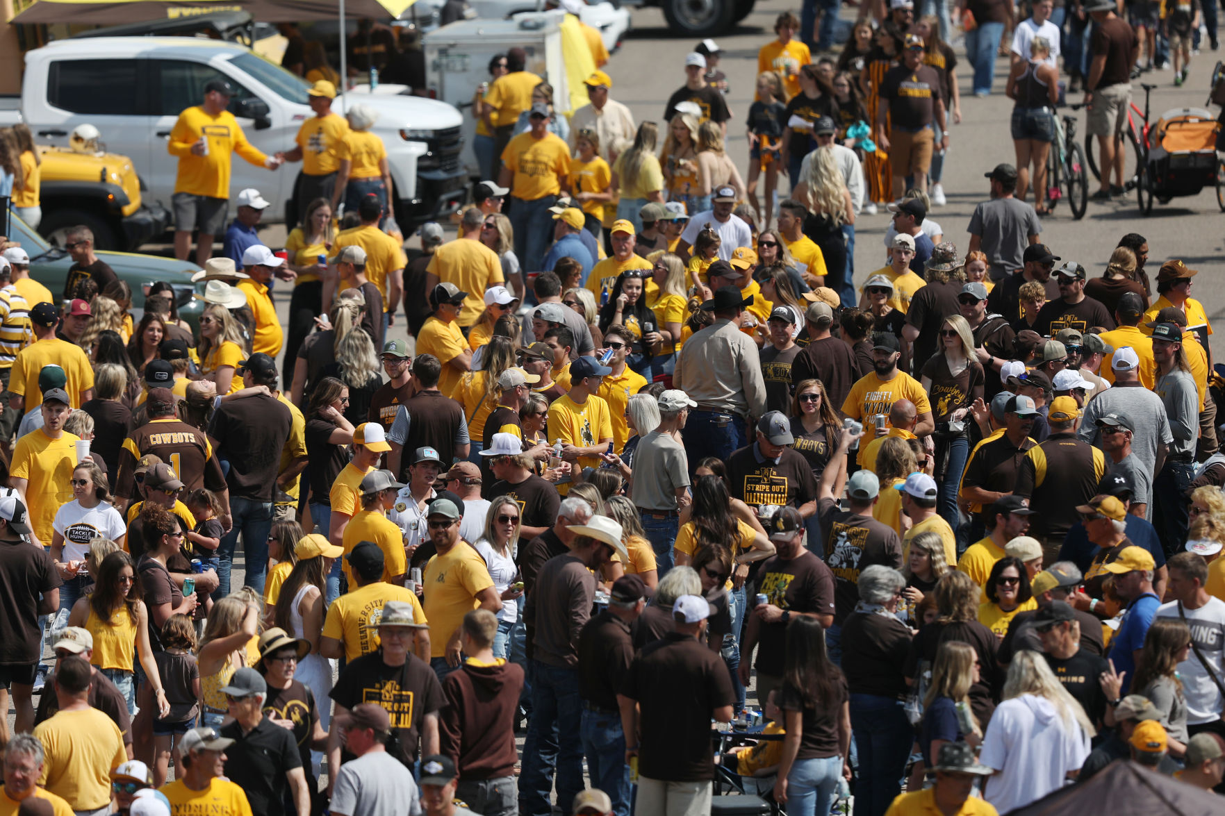 UW v. Montana crowds
